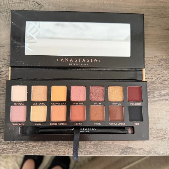 Anastasia Beverly Hills Soft Glam Eyeshadow Palette - Picture 3 of 7